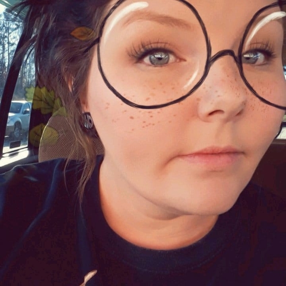 Meet your Posher, Leanne - Picture 1 of 1